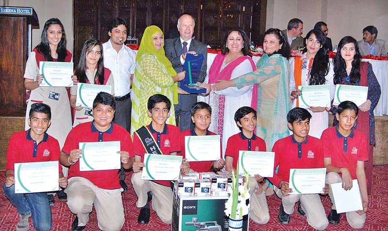 British Council Director Peter Upton awarded certificates to the top students and teachers.