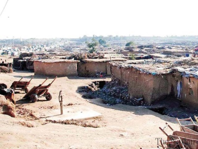 Police arrest at least 35 people; slum dwellers, activists decry ‘heavy-handedness’ PHOTO: FILE