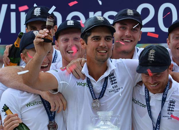 England's captain Alastair Cook (C) holds up the replica Ashes urn as England players celebrate their series victory after the fourth day of the fifth Ashes cricket test match between England and Australia at The Oval cricket ground in London, on August 23, 2015. Australia beat England by an innings and 46 runs to win the fifth and final Ashes Test on the fourth day at The Oval on Sunday. However, England, who had already regained the Ashes, won the five-match series 3-2. PHOTO: AFP