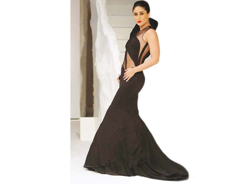 Kareena closes the show for Gaurav Gupta at Lakmé Fashion Week winter-festive grand finale 2015. PHOTO: PUBLICITY