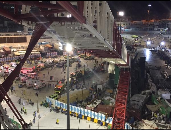 Picture showing the crane that collapsed in the Grand Mosque on September 11.
PHOTO: CIVIL DEFENCE TWITTER