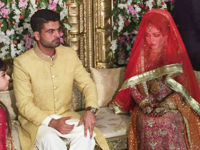 Shahid Afridi welcomed the 'selfie boy' to real pavilion as the couple stunned in Faraz Manan.
PHOTO: TWITTER