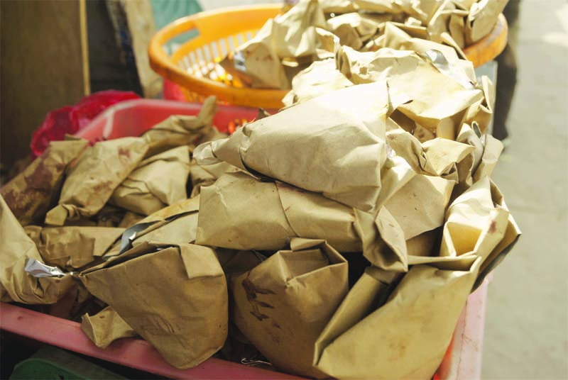 Multiple paans are often packed in a single package for consumers.   PHOTOS: ARIF SOOMRO