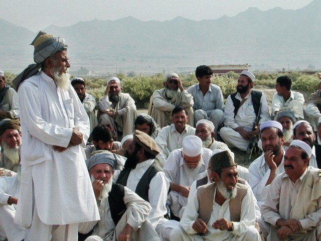 Tribesmen threaten march on Peshawar