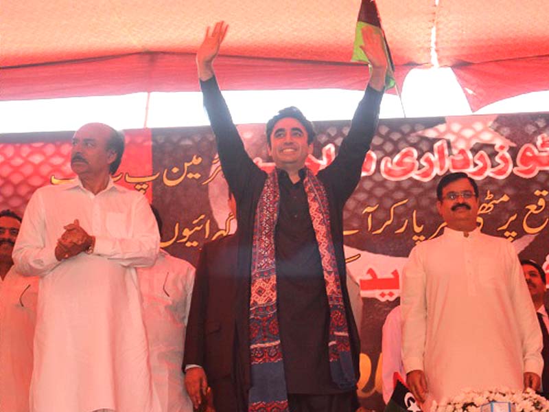 Bilawal Bhutto Zardari celebrated Diwali in Mithi on Thursday at a rally that attracted around 10,000 PPP supporters. PHOTO: SAJID BAJEER/EXPRESS