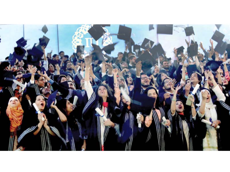 Convocation: 450 students graduate from IU