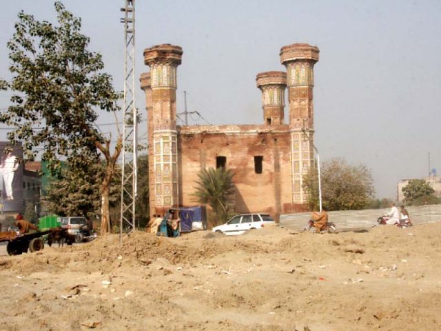 Civil society holds press conference near Chauburji