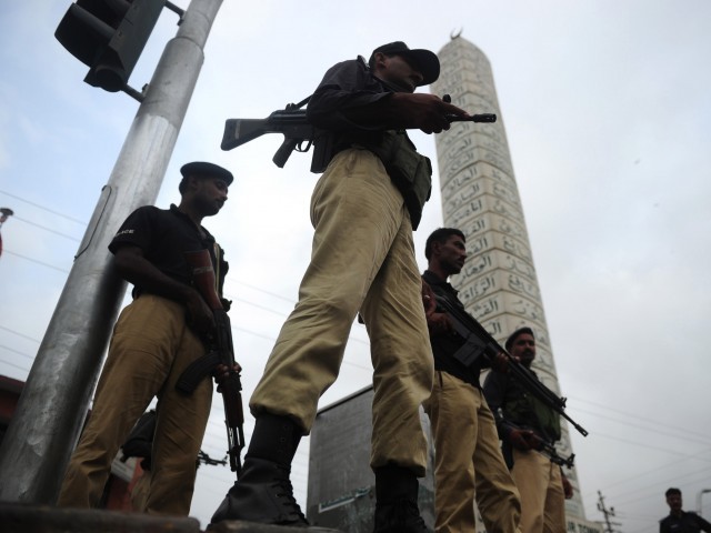 IG Sindh bans use of smartphones by on-duty cops