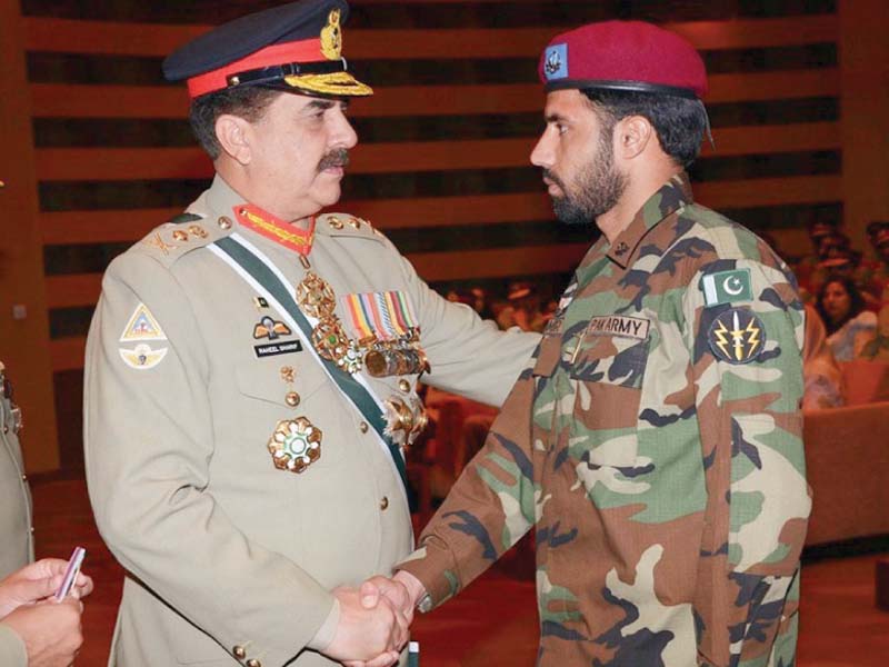 Operation: Zarb-e-Azb Veterans, martyrs decorated
