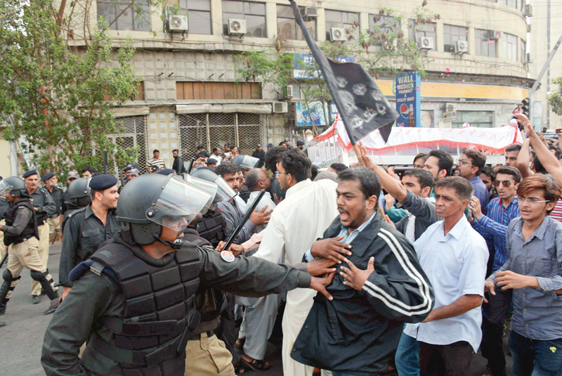 Several mourners at the funeral procession of activist Khurram Zaki clash with police outside the Chief Minister House in Karachi. PHOTO: MOHAMMAD AZEEM/EXPRESS