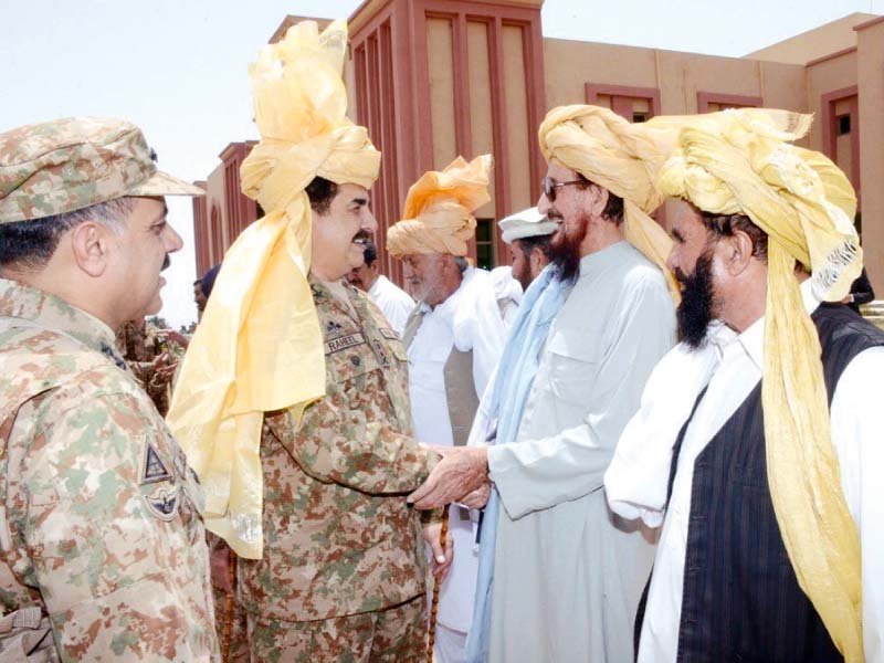 Tribesmen receive Gen Raheel Sharif at a hospital in South Waziristan. PHOTO: INP
