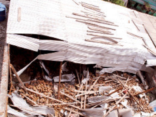 Couple killed in Haripur roof collapse