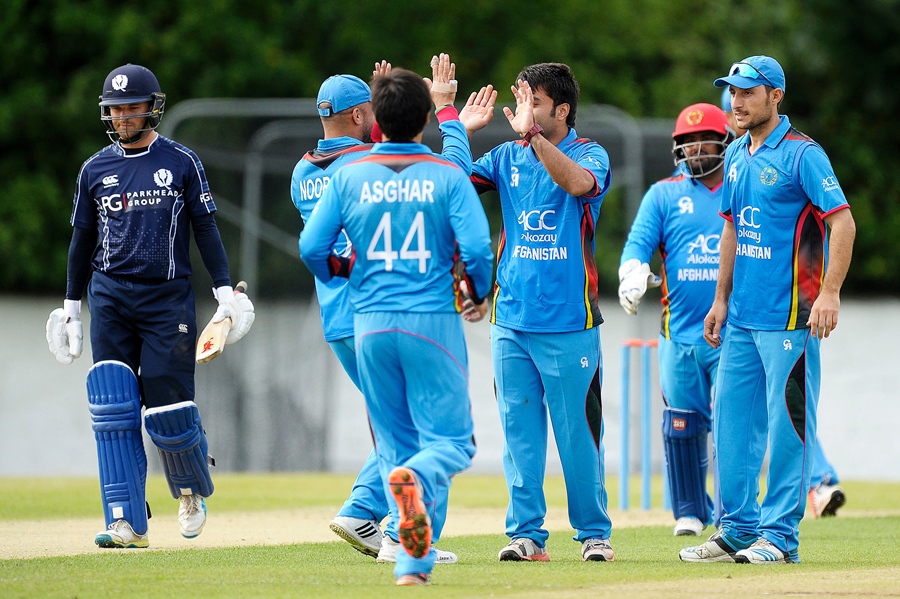 Afghanistan's players celebrate taking the wicket of Scotland's Craig Wallace (L) for 33 runs during the 2nd One Day cricket International (ODI) between Scotland and Afghanistan at The Grange in Edinburgh, Scotland, on July 6, 2016. 
PHOTO: AFP