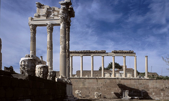 Pergamon sits high above the Bakirçay plain in Turkey’s Aegean region. The acropolis of Pergamon was the capital of the Hellenistic Attalid dynasty, a major centre of learning in the ancient world. 
PHOTO: AFP