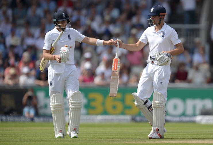 England's Joe Root (L) and captain Alastair Cook congratulate each other on the first day of the second cricket test match between England and Pakistan at Old Trafford Cricket Ground in Manchester, England on July 22, 2016. 
PHOTO: AFP