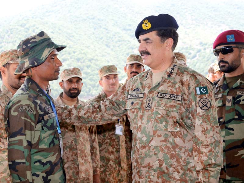 Chief of Army Staff (CAOS) General Raheel Sharif meeting a soldier taking part in operation during his visit to Rajgal, Khyber Agency. PHOTO: NNI