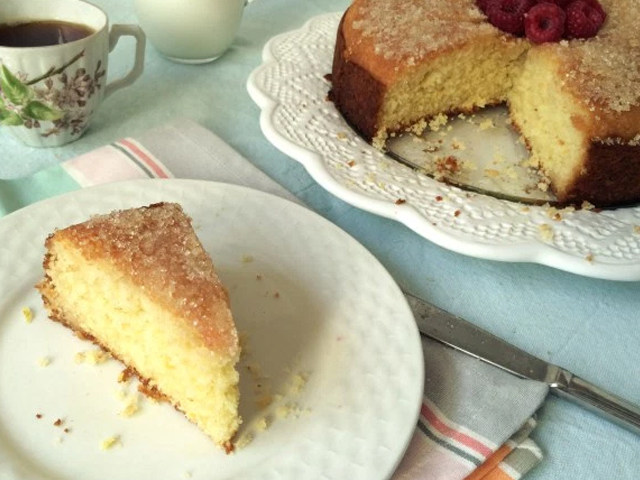 When life gives you lemons, you make this lemon crunch cake