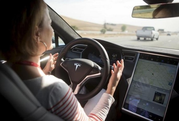 Tesla recalls 947 US vehicles over delay in rearview image display