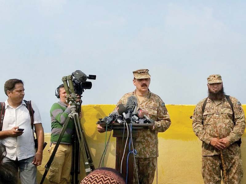DG ISPR briefs media persons during a visit to LoC. PHOTO: NNI
