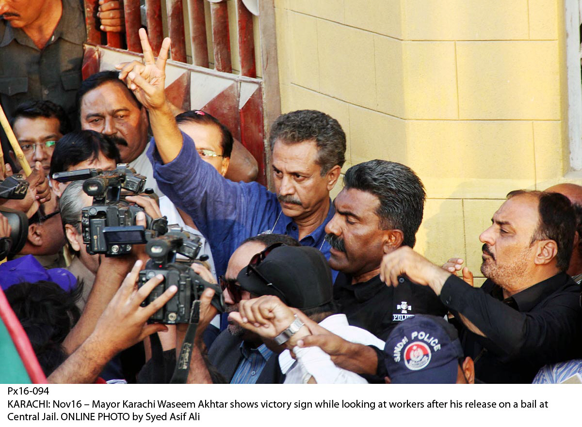Karachi mayor Waseem Akhtar shows victory sign after his from the Karachi Central Jail ion Tuesday. PHOTO: ONLINE