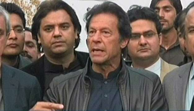 Chairman Pakistan Tehreek-e-Insaf (PTI) Imran Khan talking to media in Islamabad on November 17, 2016. EXPRESS NEWS SCREEN GRAB