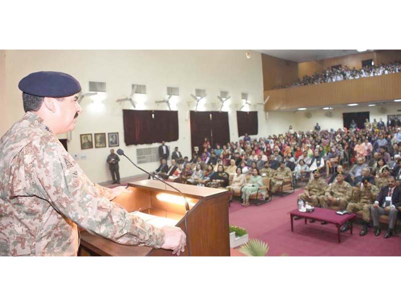 Army chief General Raheel Sharif speaks to students on his visit to Government College University Lahore. PHOTO: INP