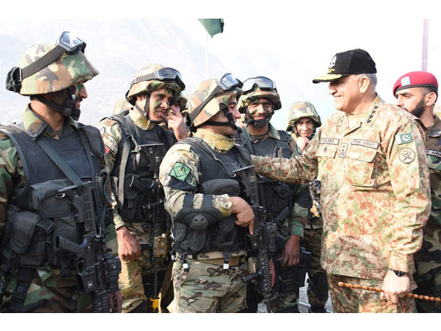 Army chief General Qamar Javed Bajwa meets with the participants of Pak-Jordan joint exercise Fajr Ul Sharq near Attock on Thursday. PHOTO: ISPR
