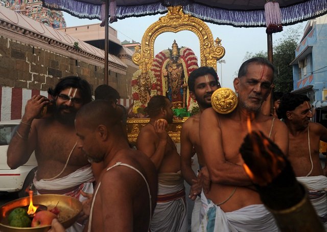 Facebook brings home India's stolen idols. PHOTO: AFP