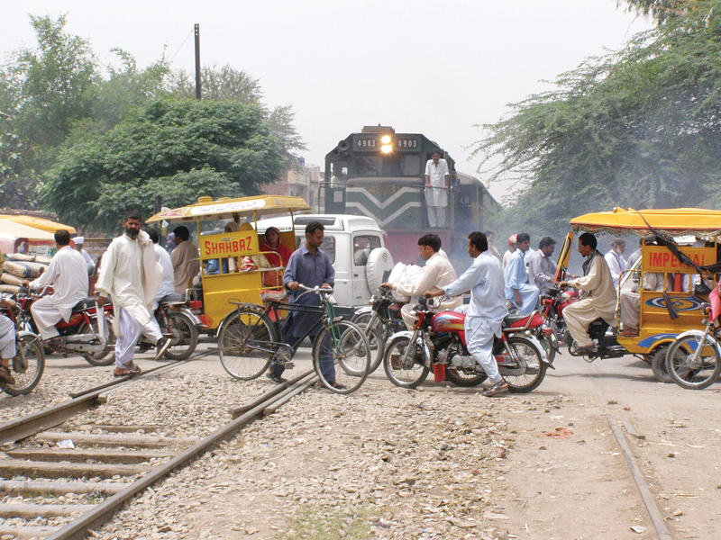 Railway crossing turns into death trap