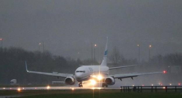 A chartered aircraft taxis after arriving with the first group of Syrian refugees to be accepted by Britain, at Glasgow airport, in Scotland, November 17, 2015. PHOTO: REUTERS
