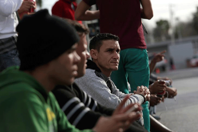 Cubans stranded in Mexico stand outside the border bridge after Washington repealed a measure granting automatic residency to virtually every Cuban who arrived in the United States, in Nuevo Laredo, Mexico January 25, 2017. PHOTO: REUTERS