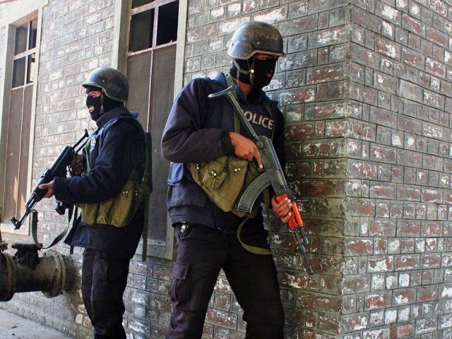 A file photo of Khyber Pakhtunkhwa police personnel taking part in a raid. PHOTO: ONLINE