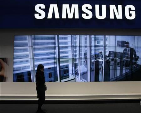 A visitor walks past the Samsung booth at the GSMA Mobile World Congress in Barcelona February 16, 2011. PHOTO: REUTERS