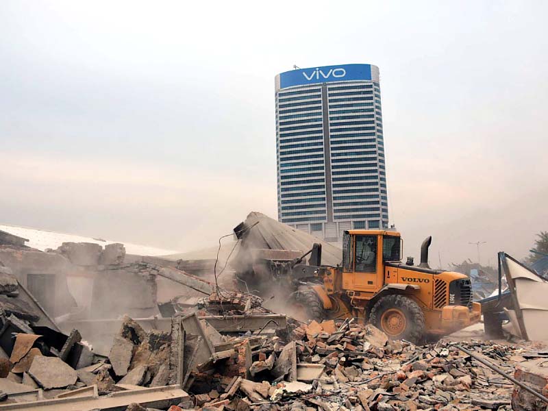 CDA demolishes encroachment at Centaurus Mall. PHOTO: INP
