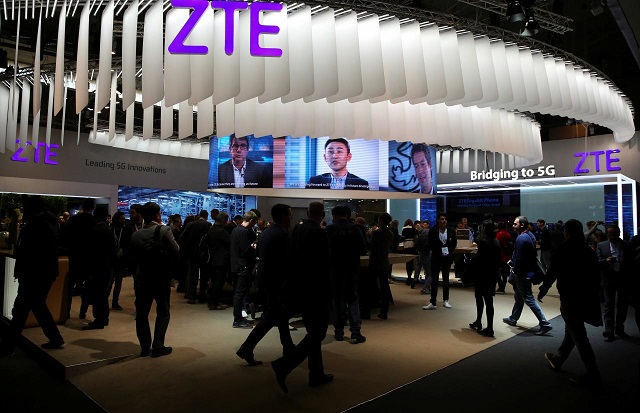 People stand at ZTE's booth during Mobile World Congress in Barcelona, Spain, February 27, 2017. 
PHOTO: REUTERS