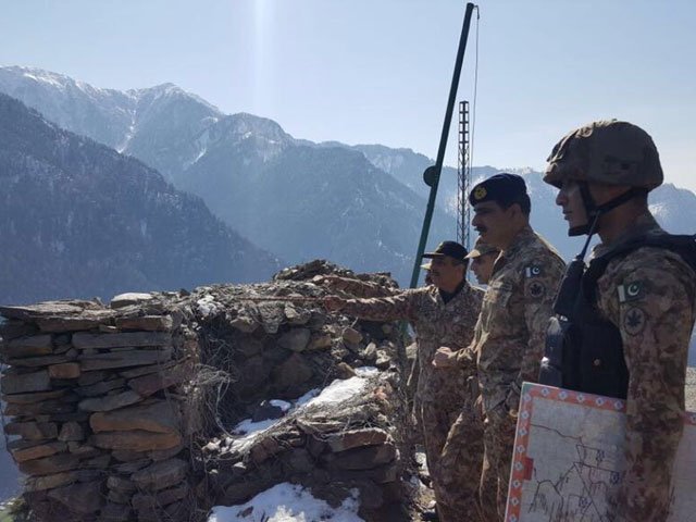 Lt Gen Raza visited forward troops at Neelum valley; appreciates operational preparedness of troops. PHOTO: ISPR