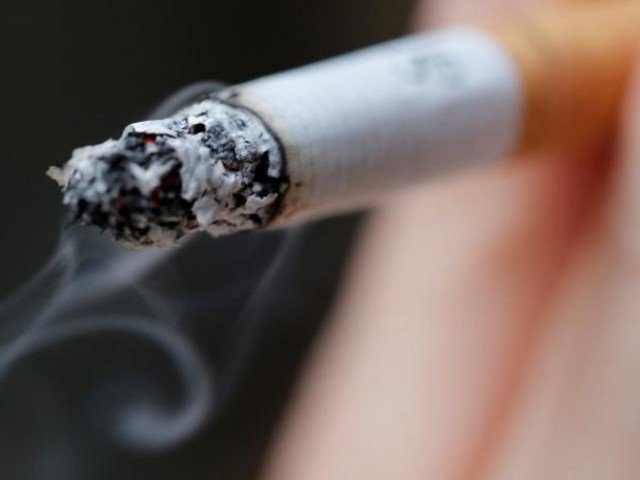 Minister says 5,000 Pakistanis are admitted to hospitals every day because of diseases caused by tobacco use. PHOTO: REUTERS