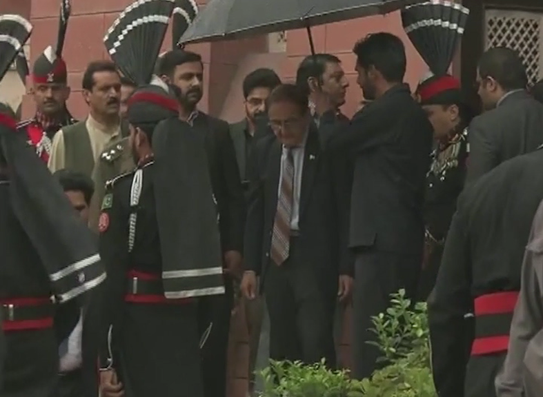 Dr Hassan Askari visits Iqbal's mausoleum in lahore. PHOTO: EXPRESS