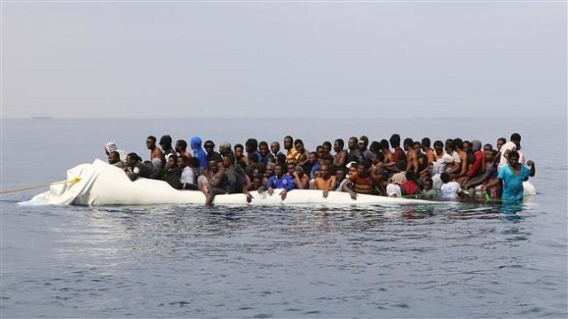 Ship carrying more than 500 migrants among those on board were around 40 survivors of an accident last Tuesday. PHOTO: AFP