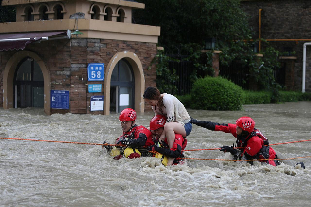 Heavy rain has also caused the Yellow River, which runs through northern China, to burst its banks, blocking a section of a railway line in the northwest province of Shaanxi.

PHOTO:REUTERS