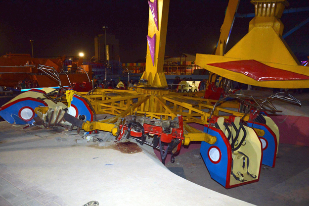 Discovery, the frisbee pendulum ride in Askari Amusement Park, broke apart on Sunday night. PHOTO: MOHAMMAD NOMAN