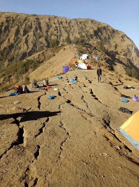 Indonesian military handout photo of camps of stranded hikers on Mount Rinjani after an earthquake in Sembalun, West Nusa Tenggara. PHOTO: AFP