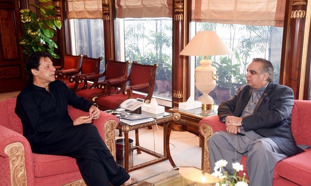 Prime Minister Imran Khan's meeting with Governor Sindh Imran Ismail. PHOTO: EXPRESS TRIBUNE