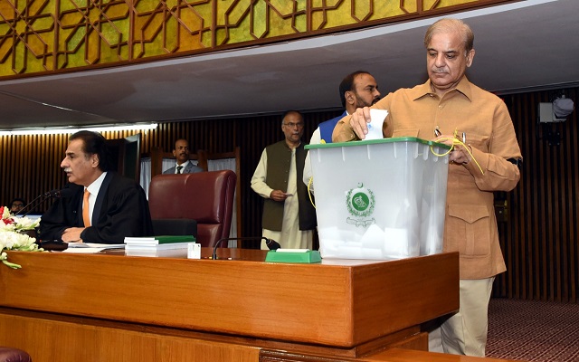 PTI chairman Imran Khan casts vote PHOTO: APP