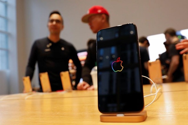 The new Apple iPhone XS is seen on display at the Apple Store in Manhattan, New York, US, September 21, 2018.
PHOTO: REUTERS