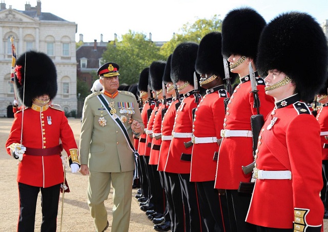 The Chief of Army Staff Bajwa receives guard of honor in London. PHOTO:TWITTER@OfficialDGISPR