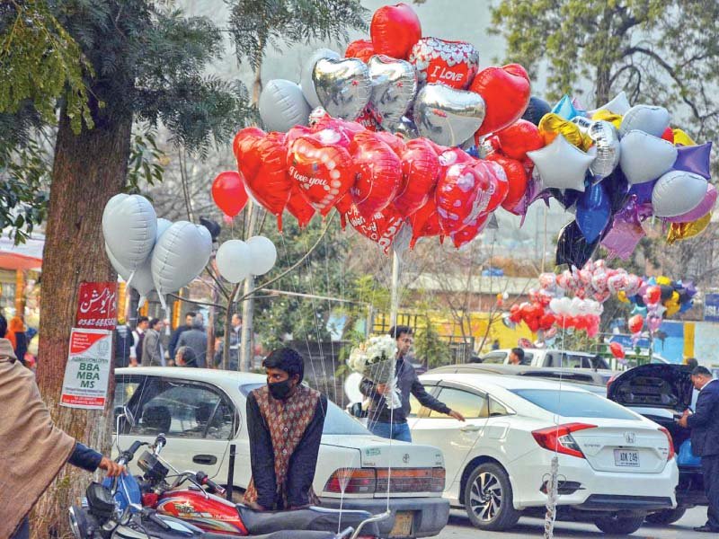 Vendors sell decorated baloons at a market in Sector F-6, Islamabad. PHOTO: ONLINE