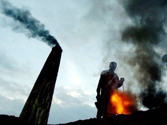 'If air pollution levels were brought within WHO guidelines Pakistan would see life expectancy increase by one year' PHOTO: AFP