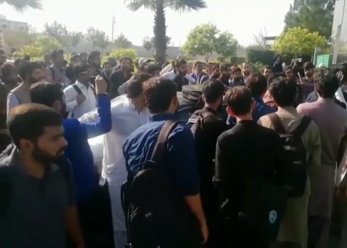 A large number of students boycott classes to stage protest and chant slogans against the university administration. SCREEN GRAB