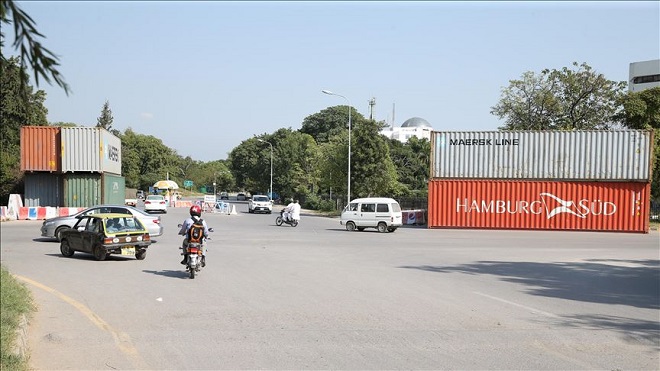 Containers are being replaced to entrances and highlights of city ahead of opposition party's anti government protest in Islamabad. PHOTO: ANADOLU AGENCY
